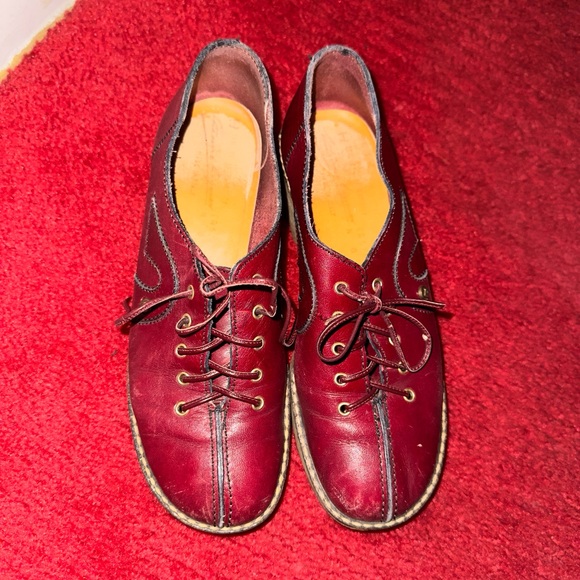 Classic Burgundy Leather Womens Laced Shoes